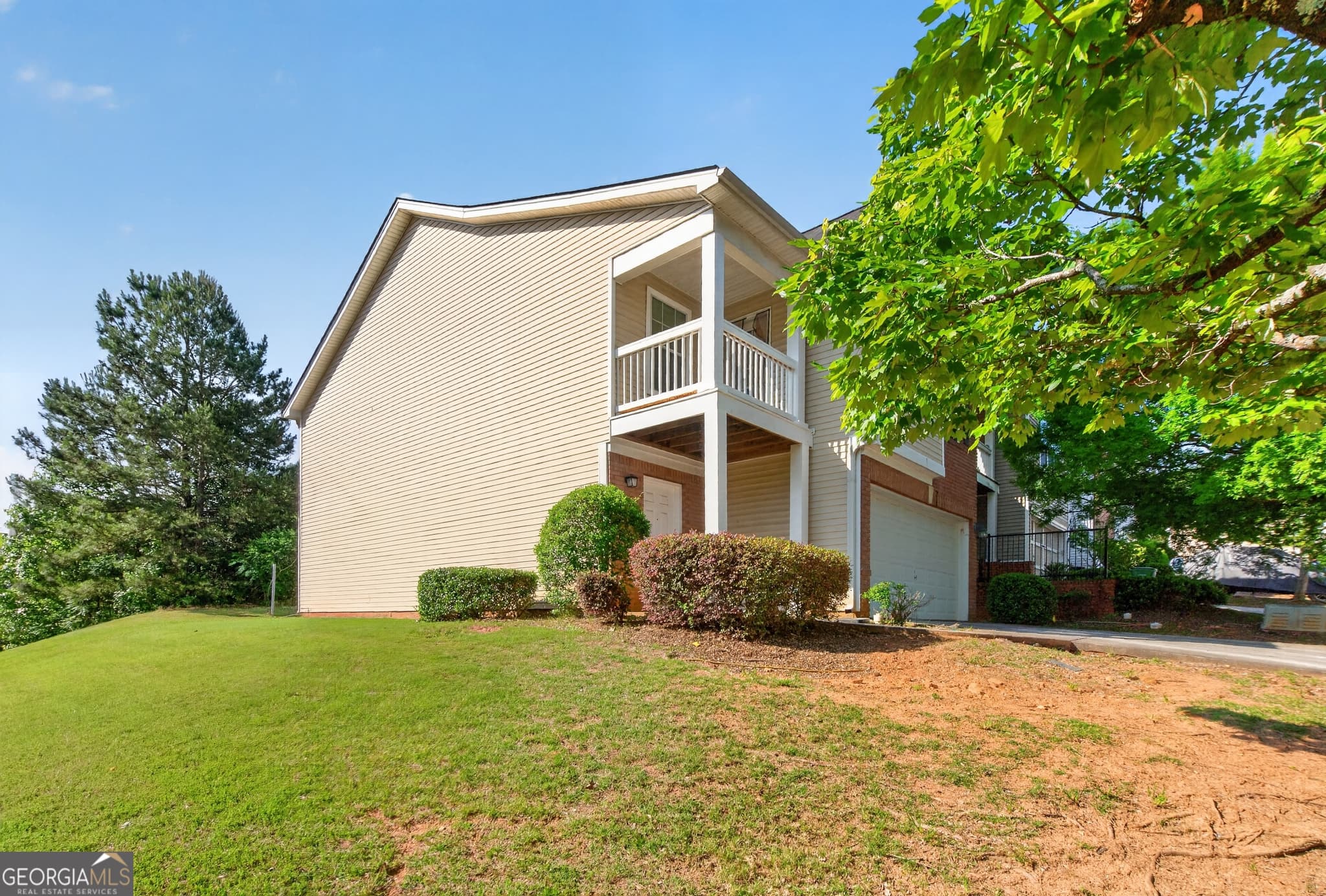 3 bedroom, 2.5 bathroom, 1,597 sq ft single family residence for sale at 578 Shadow Lake Drive, Lithonia, GA 30058 — photo 5