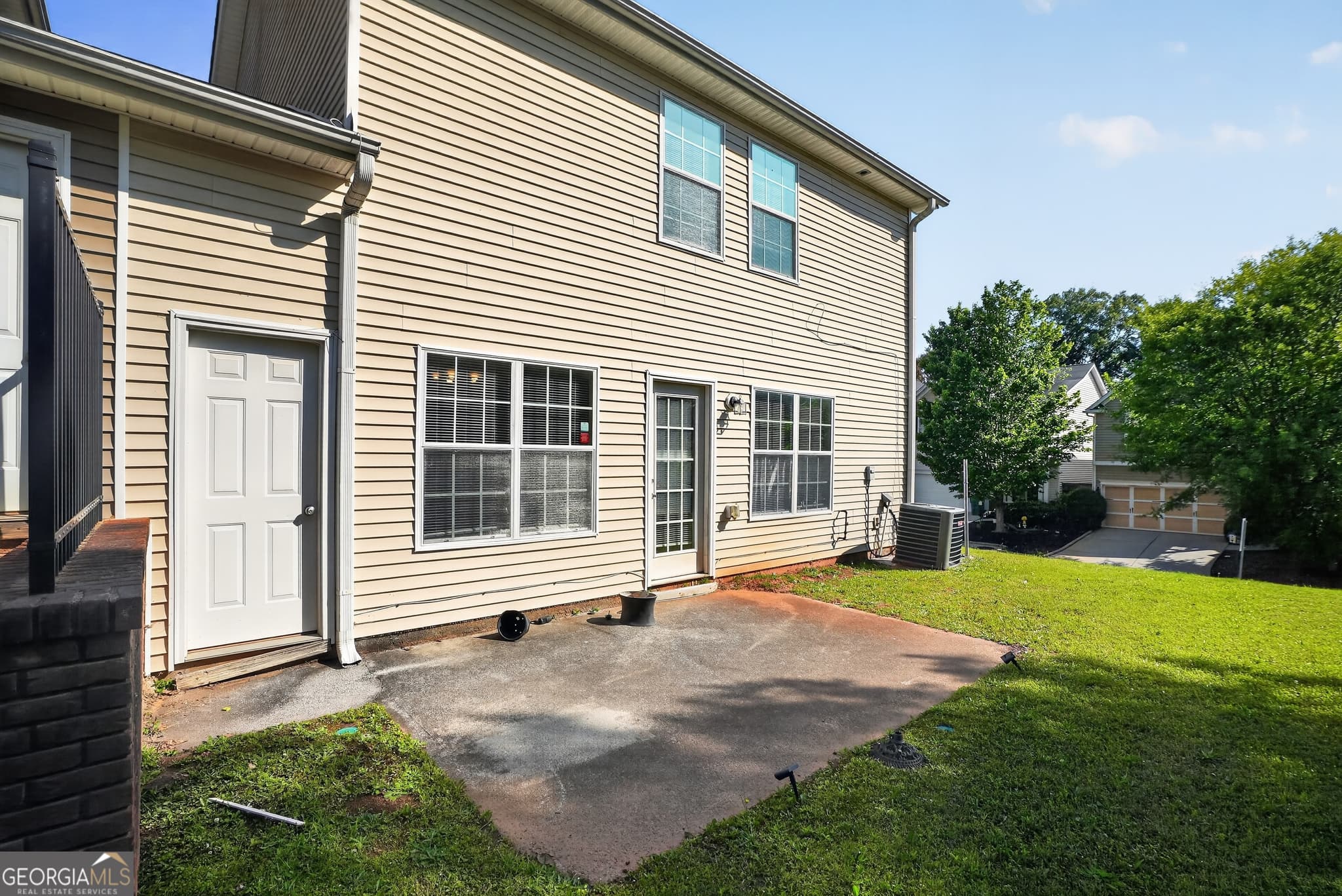 3 bedroom, 2.5 bathroom, 1,597 sq ft single family residence for sale at 578 Shadow Lake Drive, Lithonia, GA 30058 — photo 4