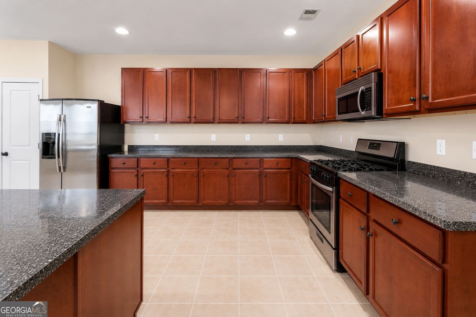 3 bedroom, 2.5 bathroom, 2,571 sq ft single family residence for rent at 3025 Sable Trail, South Fulton, GA 30349 for $2,750 a month — photo 6
