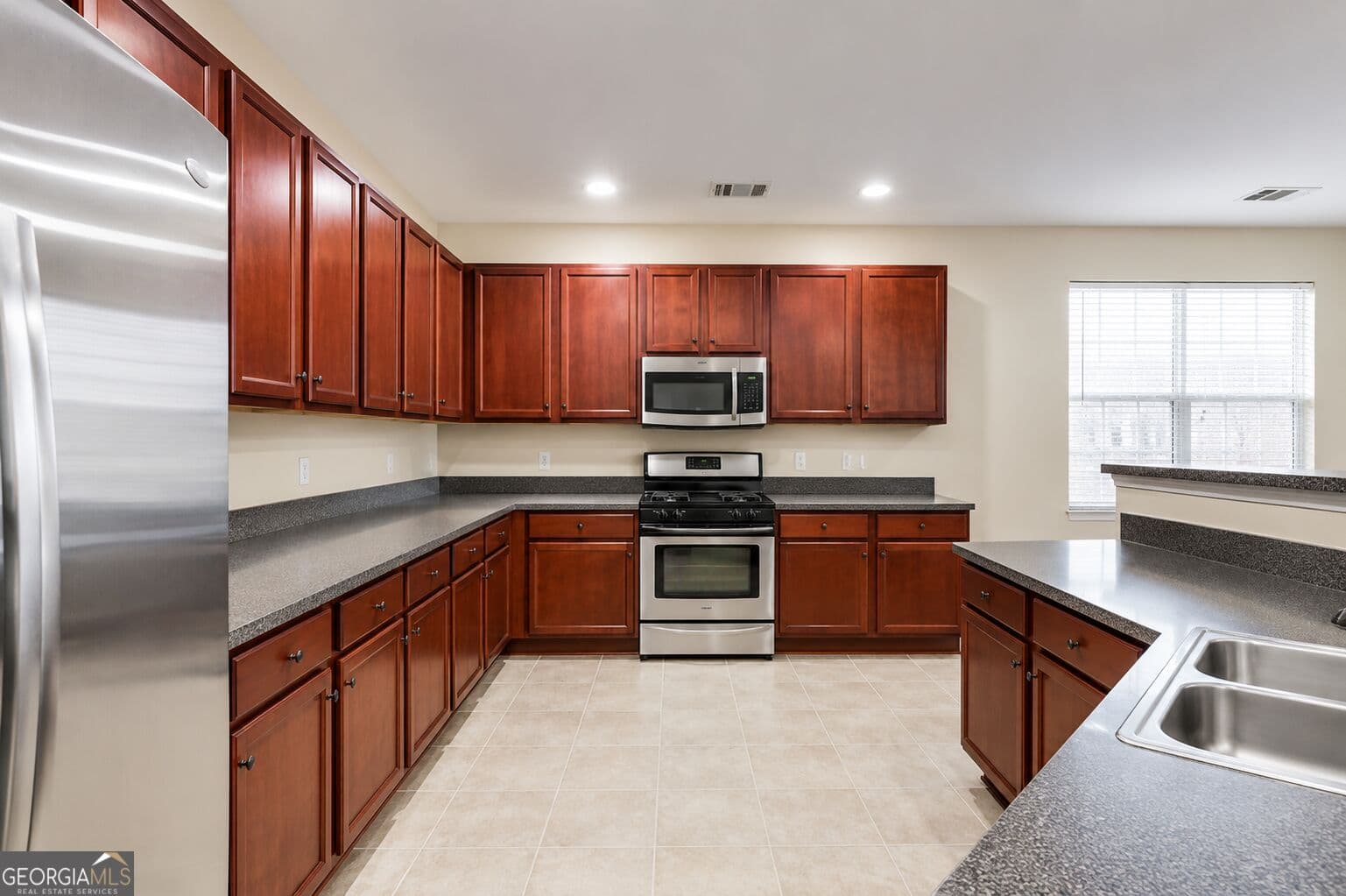 3 bedroom, 2.5 bathroom, 2,571 sq ft single family residence for rent at 3025 Sable Trail, South Fulton, GA 30349 for $2,750 a month — photo 5