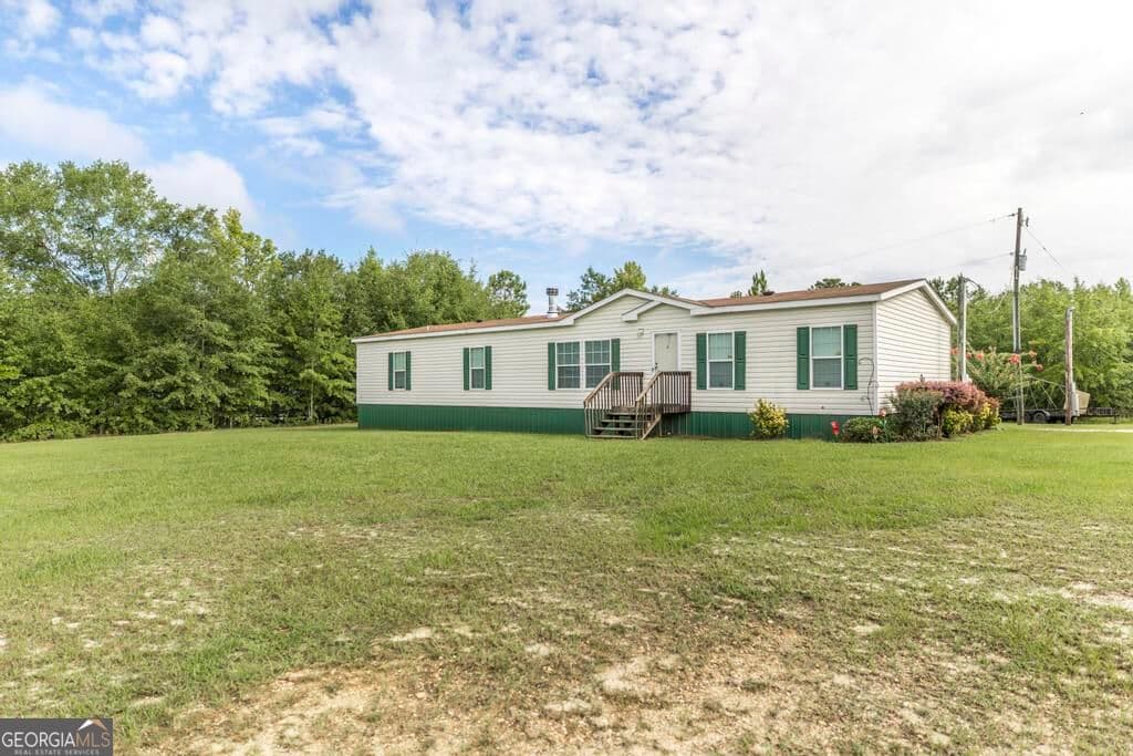 4 bedroom, 2 bathroom, 1,904 sq ft manufactured home,single family residence for sale at 1222 Bowers Cemetery Road, Cochran, GA 31014 — photo 1 of 26