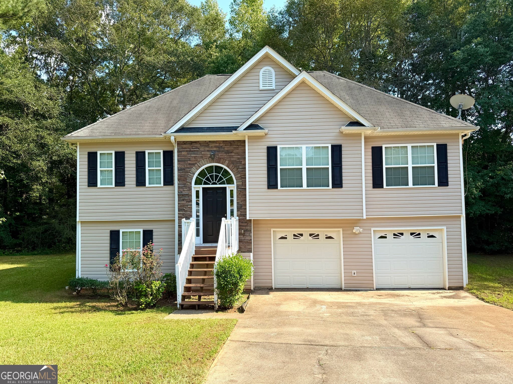 3 bedroom, 2 bathroom, 1,305 sq ft single family residence for sale at 119 Cottonwood Way, Temple, GA 30179