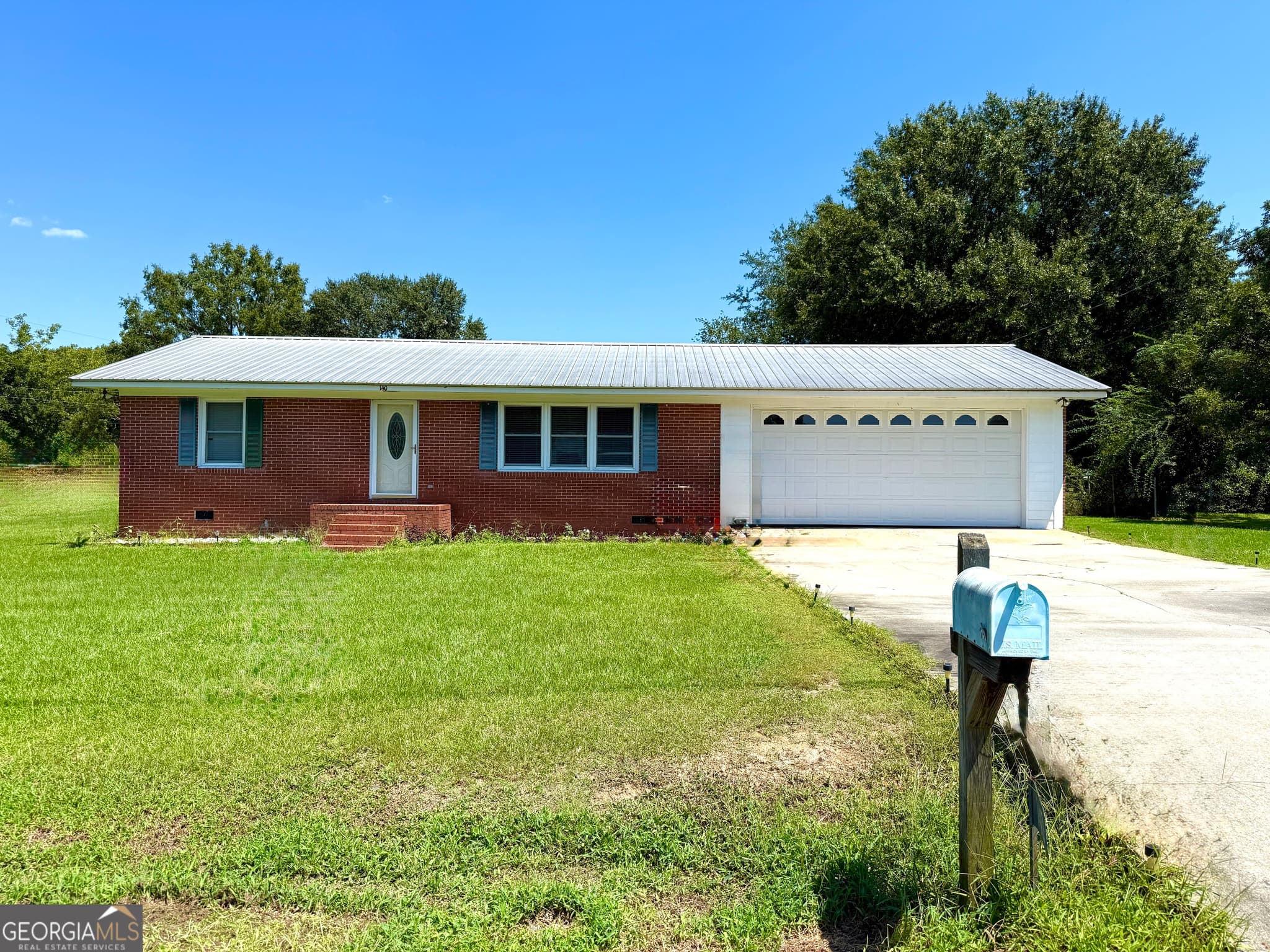 3 bedroom, 2 bathroom, 1,908 sq ft single family residence for sale at 140 Rene Lane, Cochran, GA 31014 — photo 2