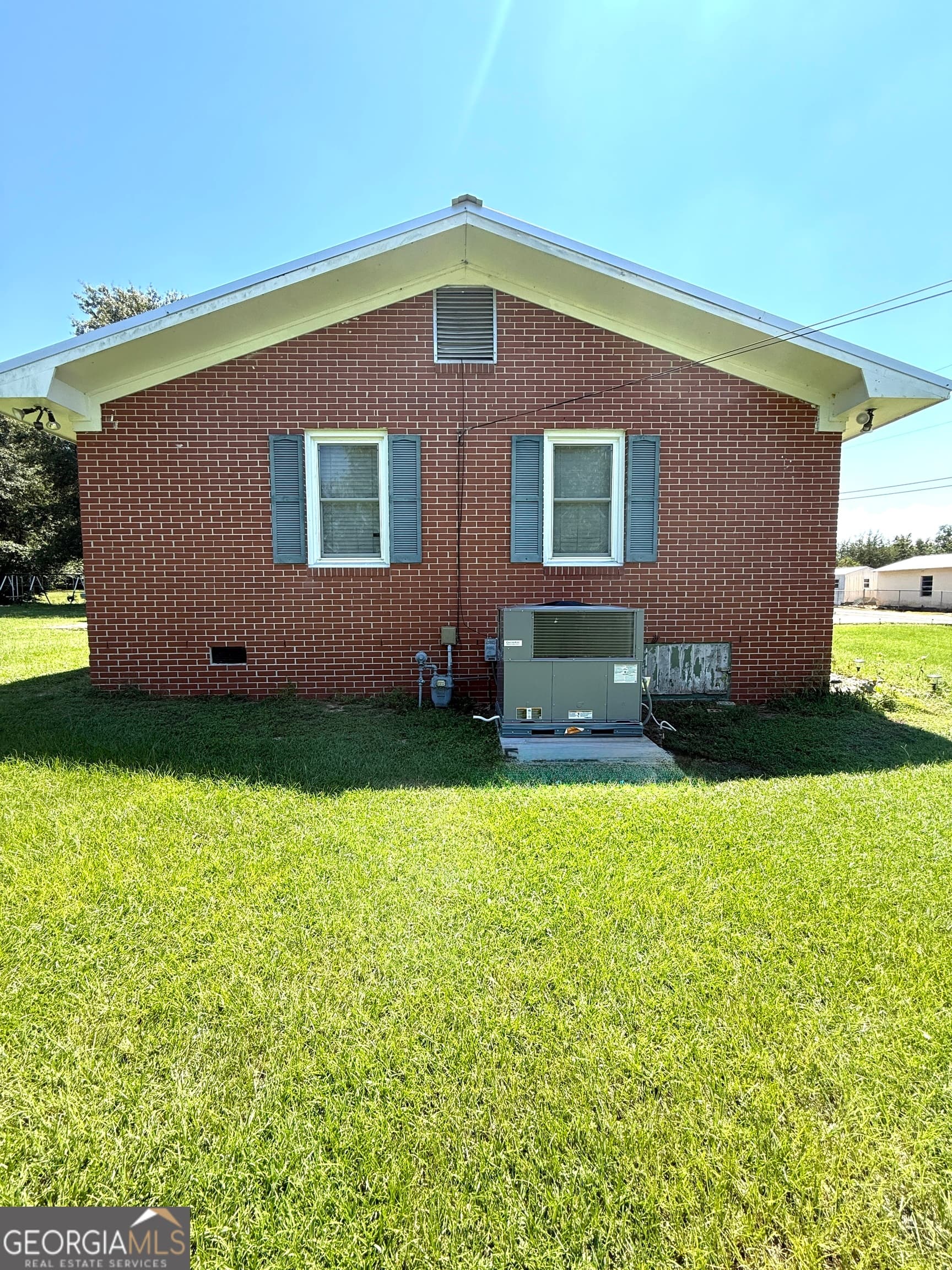 3 bedroom, 2 bathroom, 1,908 sq ft single family residence for sale at 140 Rene Lane, Cochran, GA 31014 — photo 4