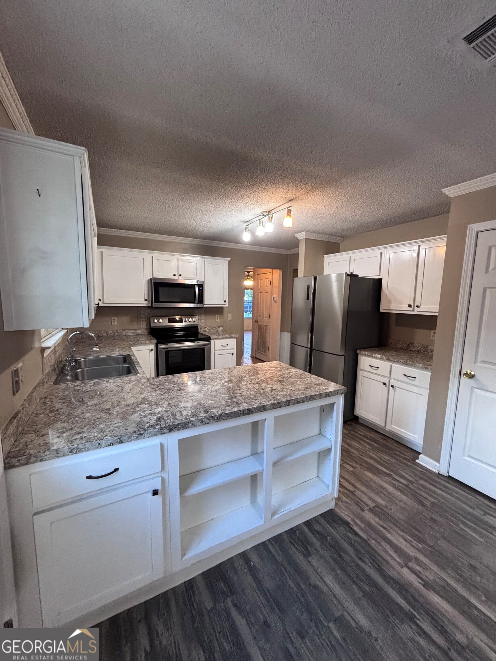 3 bedroom, 2.5 bathroom, 1,886 sq ft single family residence for sale at 105 Huntington Drive, Kingsland, GA 31548 — photo 6