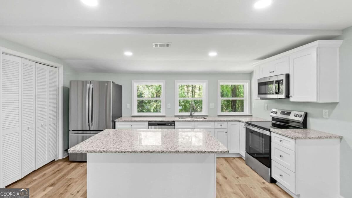 3 bedroom, 2 bathroom, 1,264 sq ft single family residence for rent at 3917 Dallas Acworth Highway, Acworth, GA 30101 for $2,195 a month — photo 6