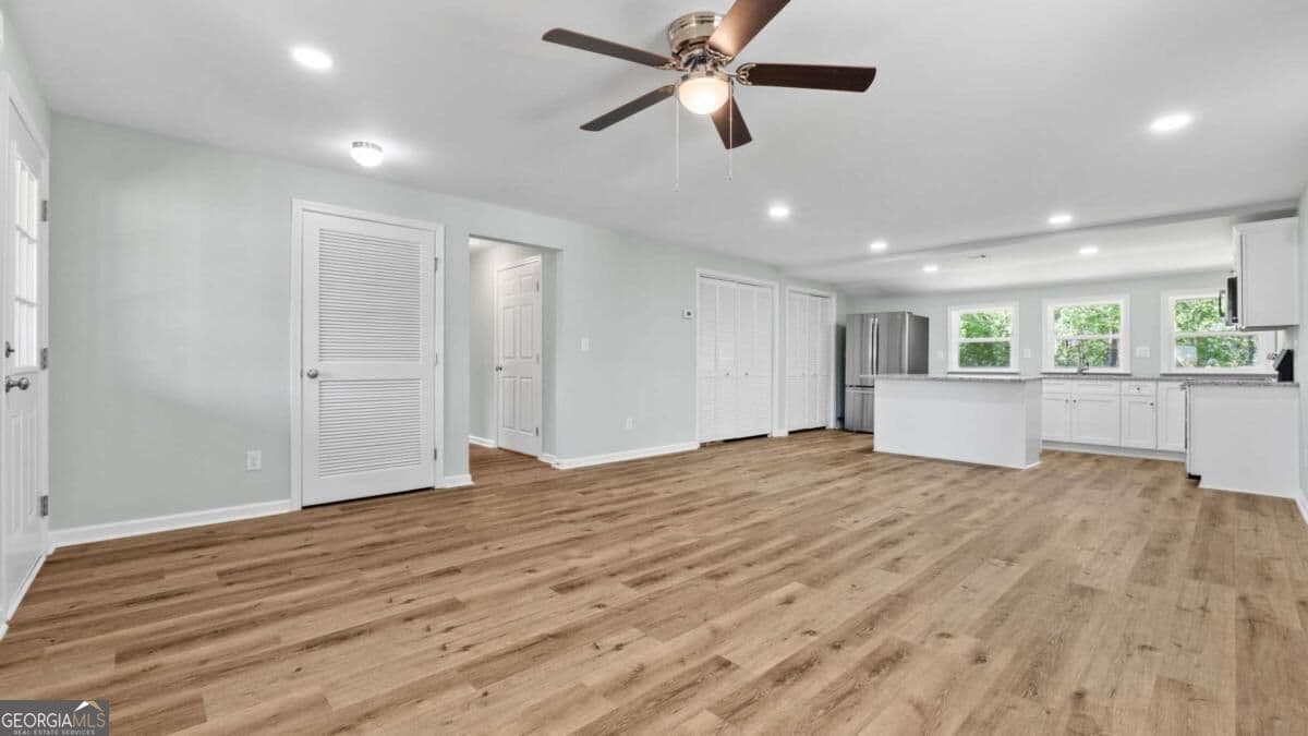 3 bedroom, 2 bathroom, 1,264 sq ft single family residence for rent at 3917 Dallas Acworth Highway, Acworth, GA 30101 for $2,195 a month — photo 3