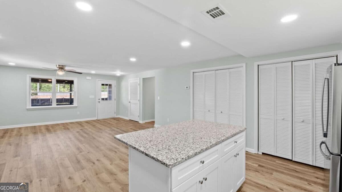 3 bedroom, 2 bathroom, 1,264 sq ft single family residence for rent at 3917 Dallas Acworth Highway, Acworth, GA 30101 for $2,195 a month — photo 8