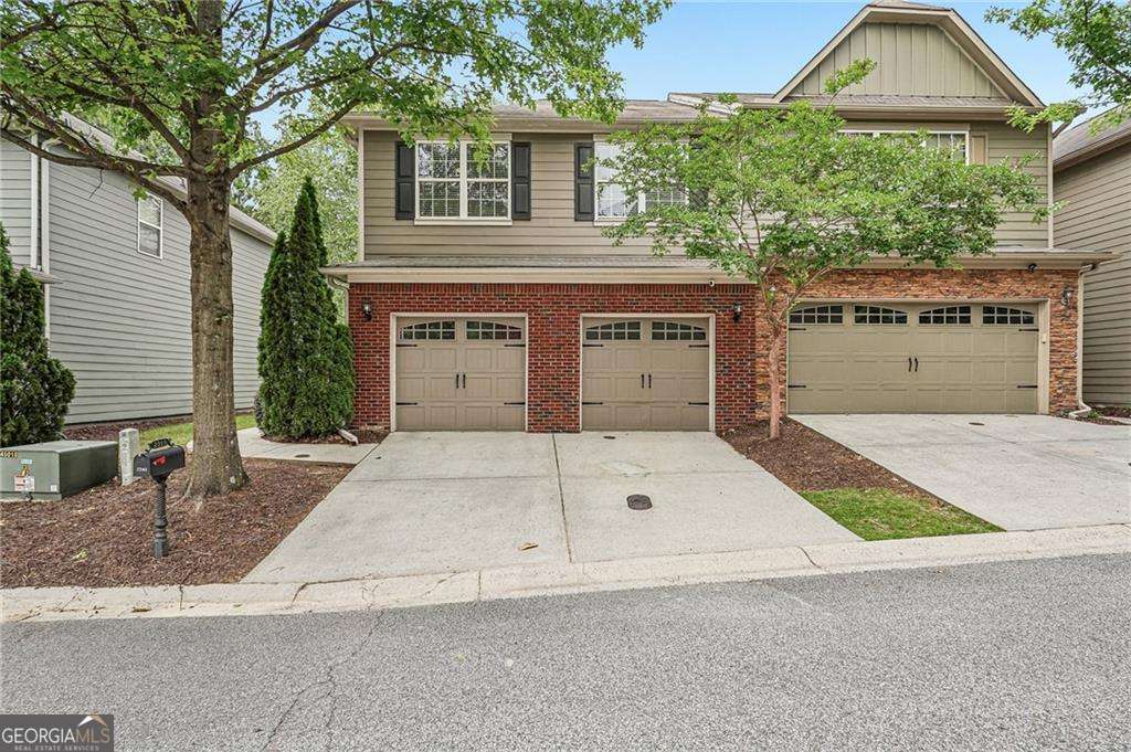 3 bedroom, 2.5 bathroom, 1,752 sq ft townhouse sold at 2340 Whiteoak Lane, Smyrna, GA 30080