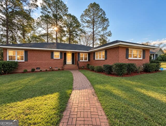 3 bedroom, 2 bathroom, 2,514 sq ft single family residence for sale at 1221 Ridge Avenue, Tifton, GA 31794