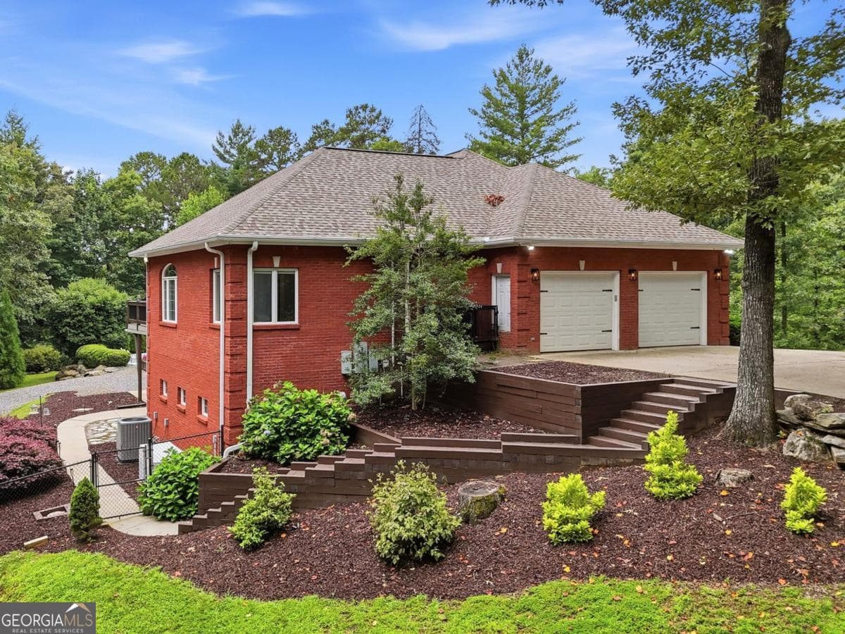 5 bedroom, 4 bathroom, 5,214 sq ft single family residence for sale at 408 Sumner Lane, Ellijay, GA 30540 — photo 7