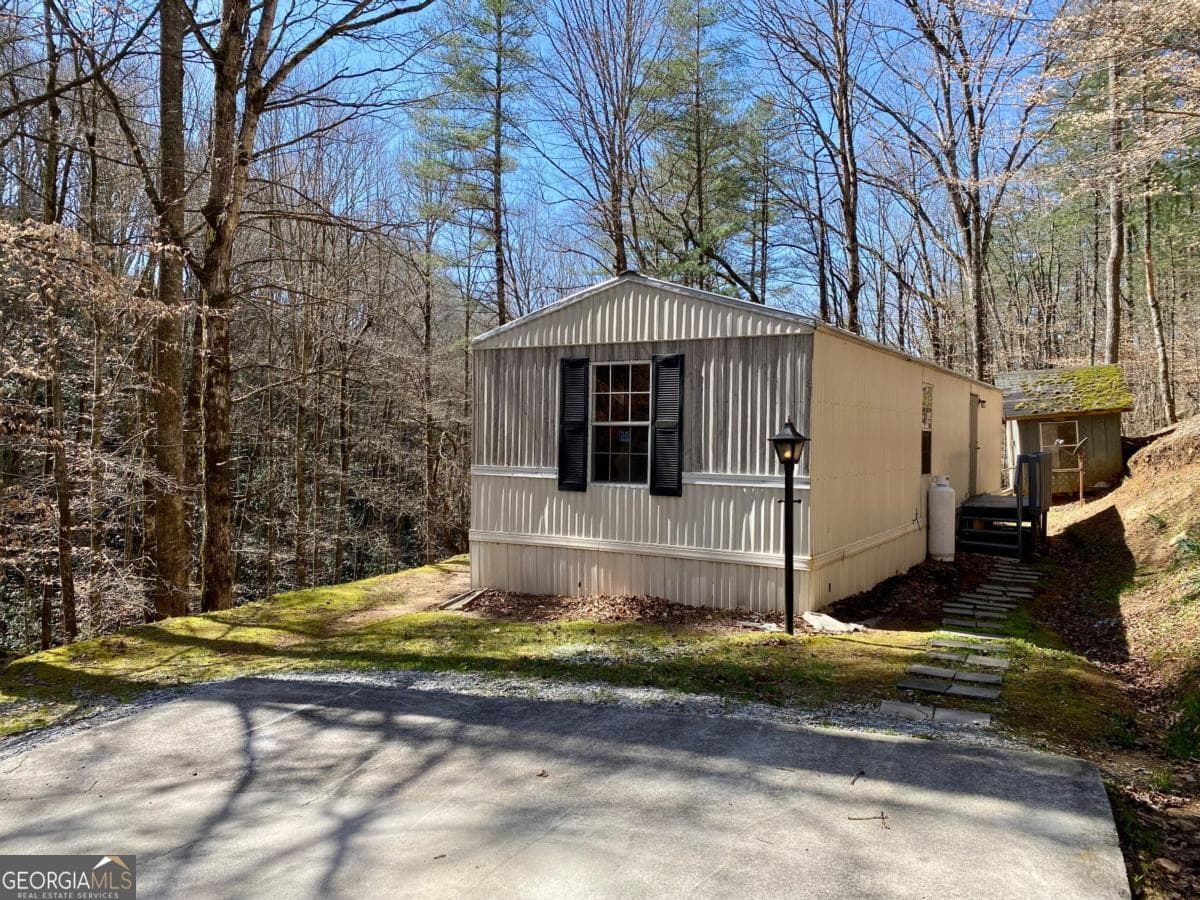 2 bedroom, 1 bathroom, 672 sq ft manufactured home,single family residence for sale at 119 Cub Lane, Rabun Gap, GA 30568 — photo 1 of 31