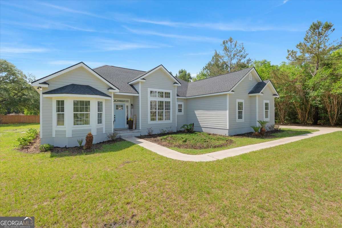 3 bedroom, 2 bathroom, 1,857 sq ft single family residence for sale at 2657 Horseshoe Cove, Waverly, GA 31565 — photo 2