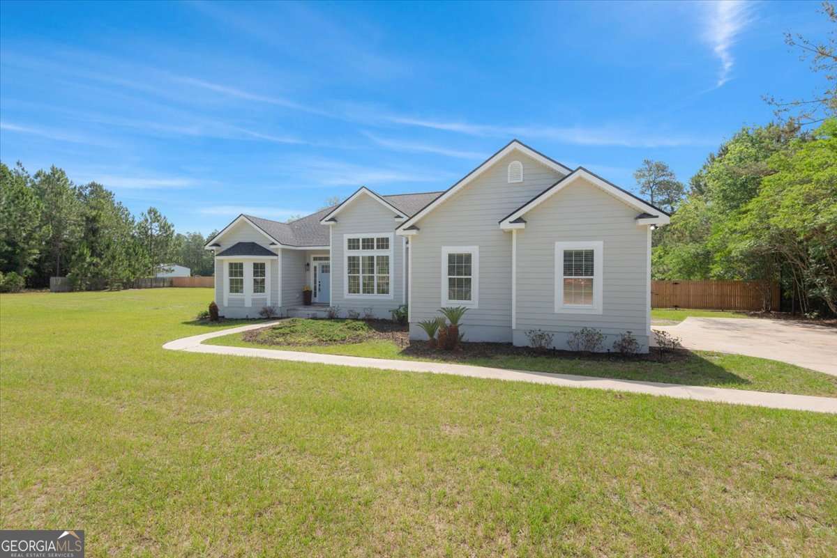 3 bedroom, 2 bathroom, 1,857 sq ft single family residence for sale at 2657 Horseshoe Cove, Waverly, GA 31565 — photo 3