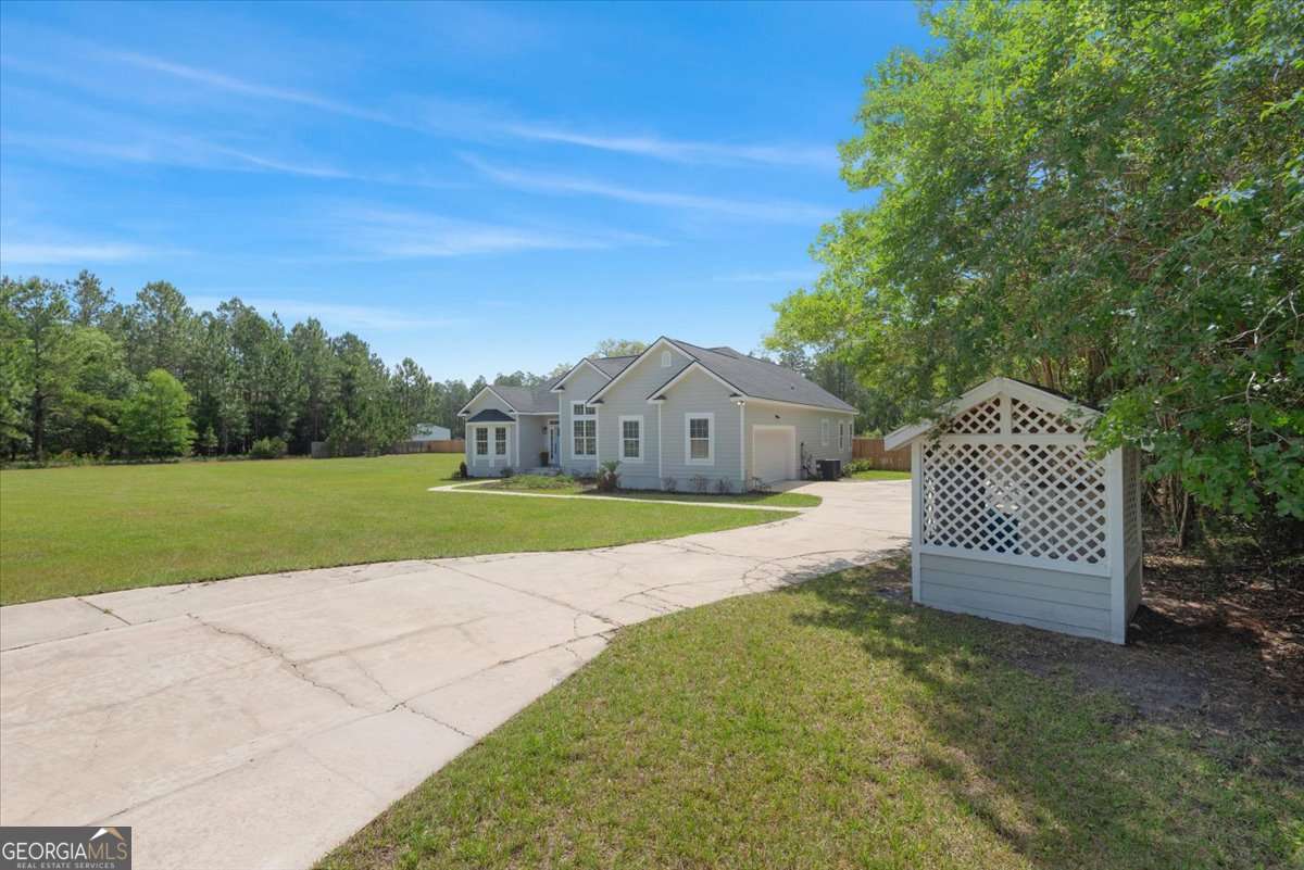 3 bedroom, 2 bathroom, 1,857 sq ft single family residence for sale at 2657 Horseshoe Cove, Waverly, GA 31565 — photo 4