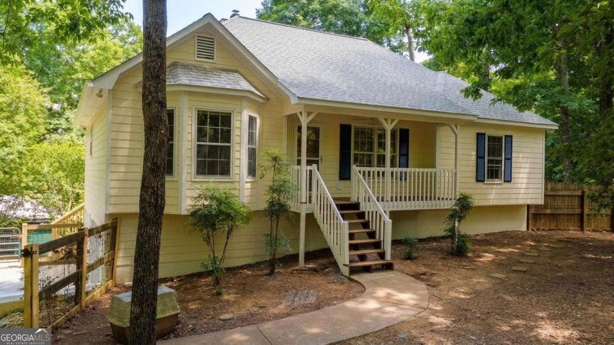 3 bedroom, 2 bathroom, 1,364 sq ft single family residence sold at 623 Peachtree Drive, White, GA 30184