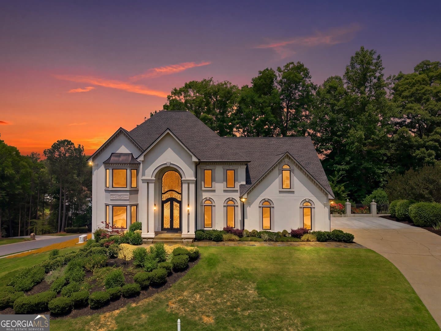 5 bedroom, 4.5 bathroom, 6,168 sq ft single family residence sold at 1085 Brooksglen Drive, Roswell, GA 30075