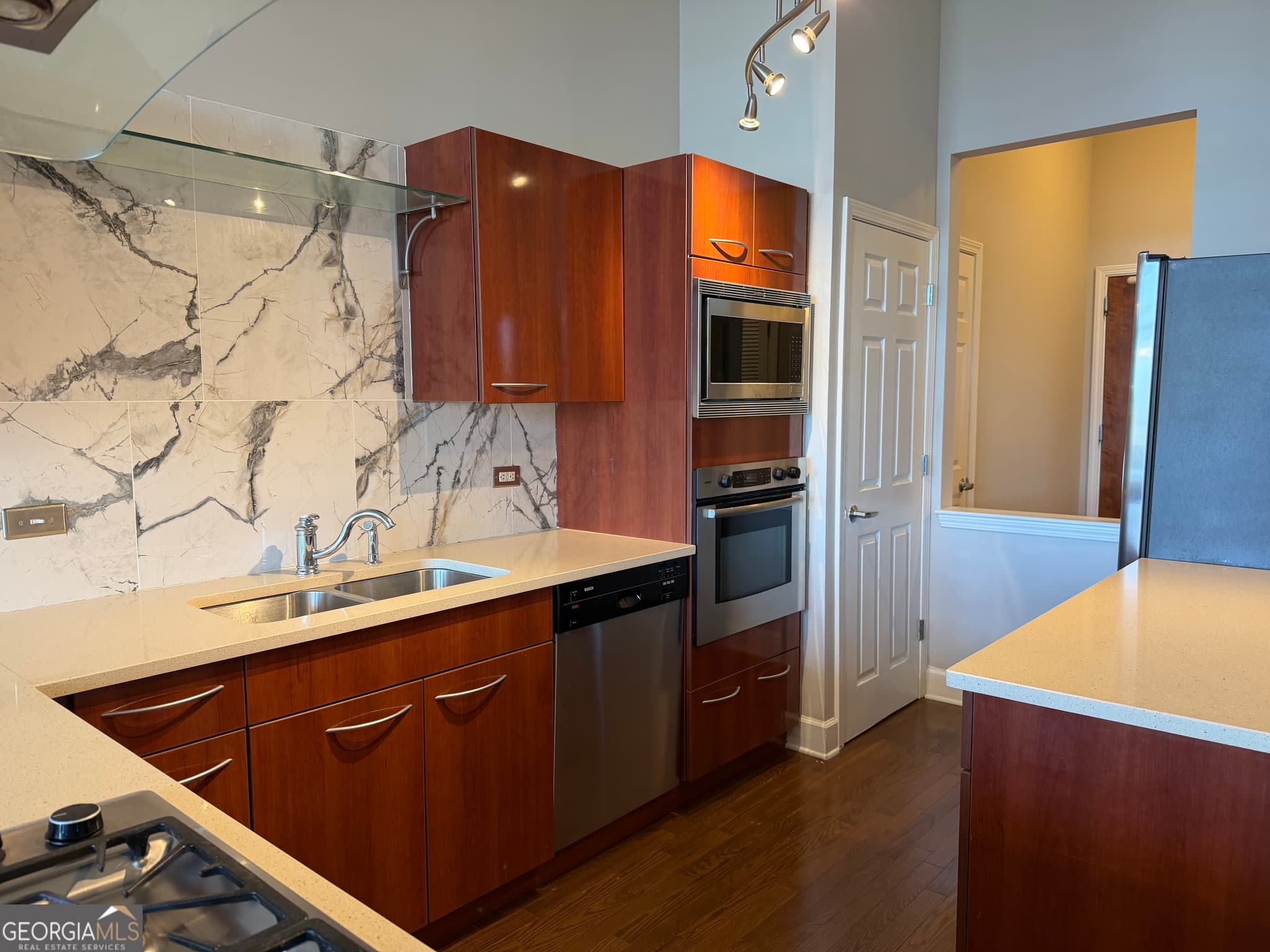 2 bedroom, 2 bathroom, 1,270 sq ft condominium for sale at 3820 Roswell Road 902, Atlanta, GA 30342 — photo 6