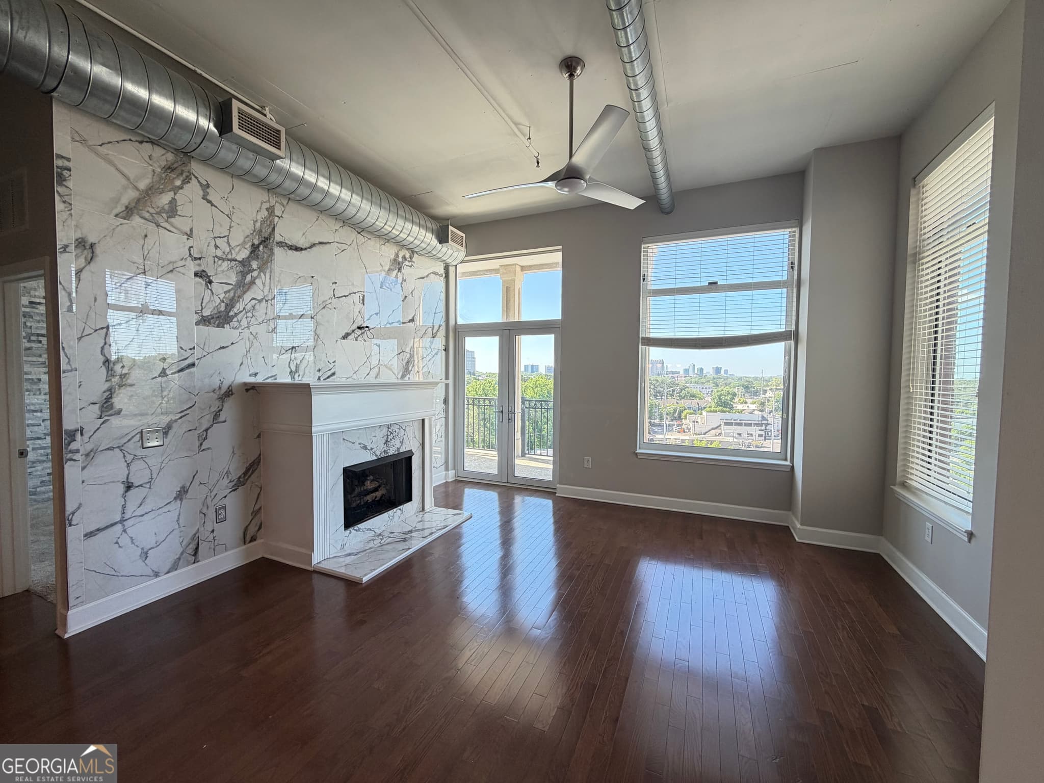 2 bedroom, 2 bathroom, 1,270 sq ft condominium for sale at 3820 Roswell Road 902, Atlanta, GA 30342 — photo 3