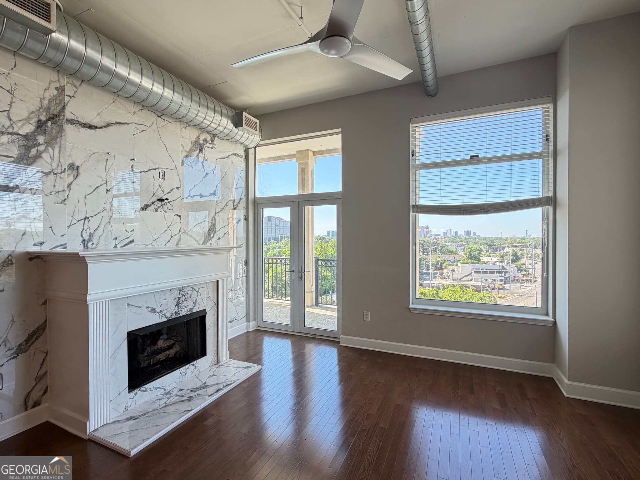 2 bedroom, 2 bathroom, 1,270 sq ft condominium for sale at 3820 Roswell Road 902, Atlanta, GA 30342 — photo 1 of 21