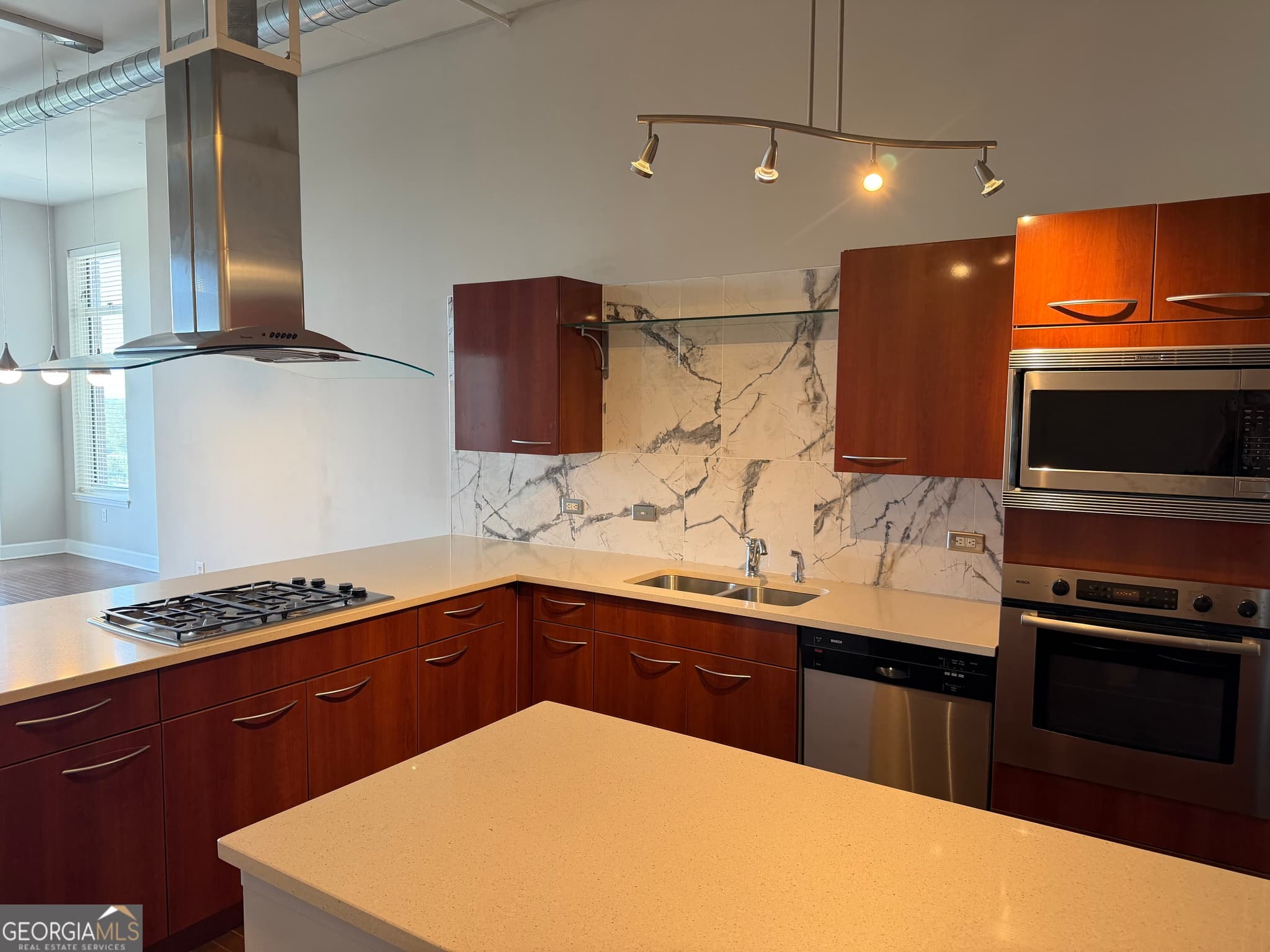 2 bedroom, 2 bathroom, 1,270 sq ft condominium for sale at 3820 Roswell Road 902, Atlanta, GA 30342 — photo 5