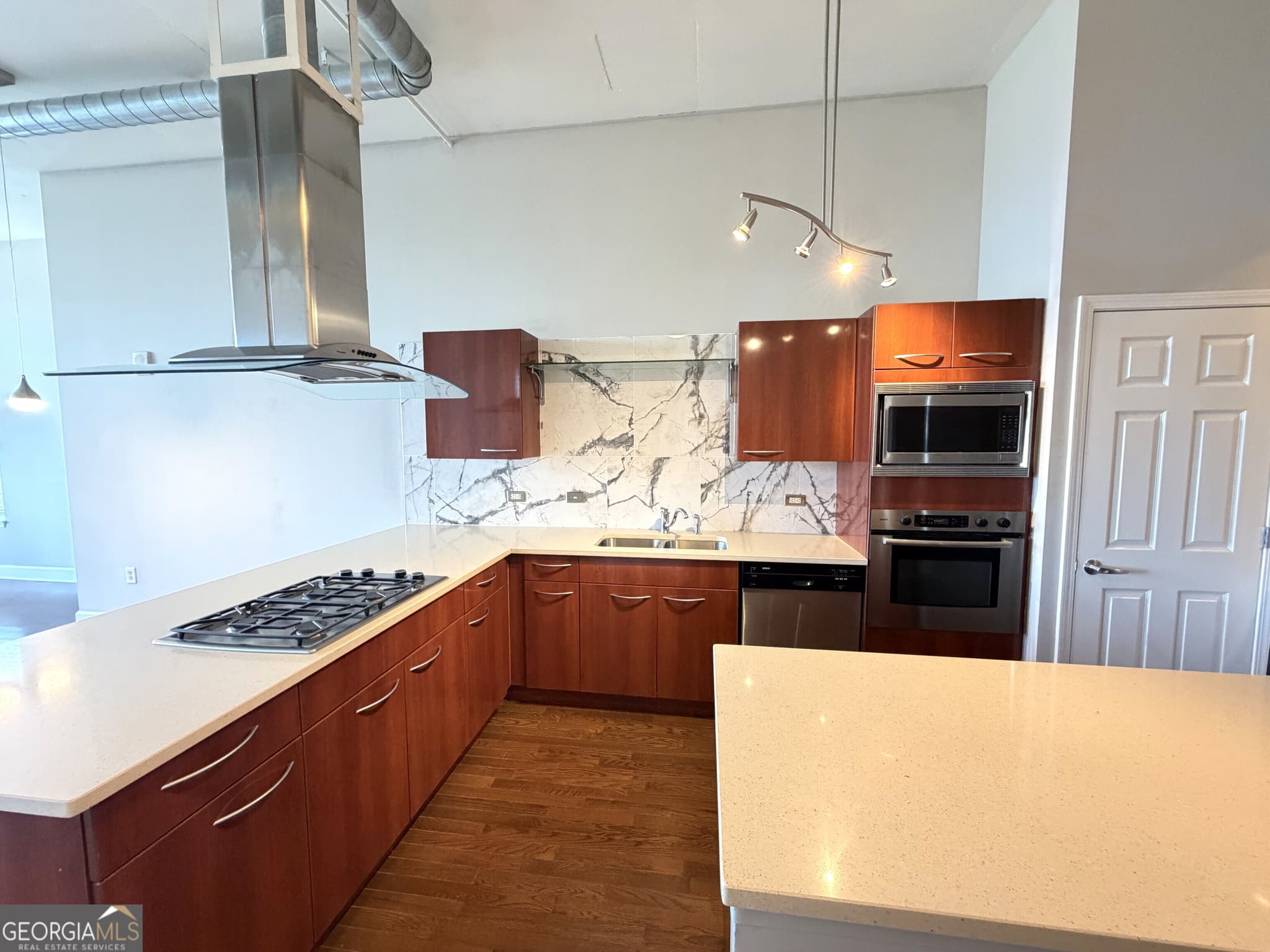 2 bedroom, 2 bathroom, 1,270 sq ft condominium for sale at 3820 Roswell Road 902, Atlanta, GA 30342 — photo 10