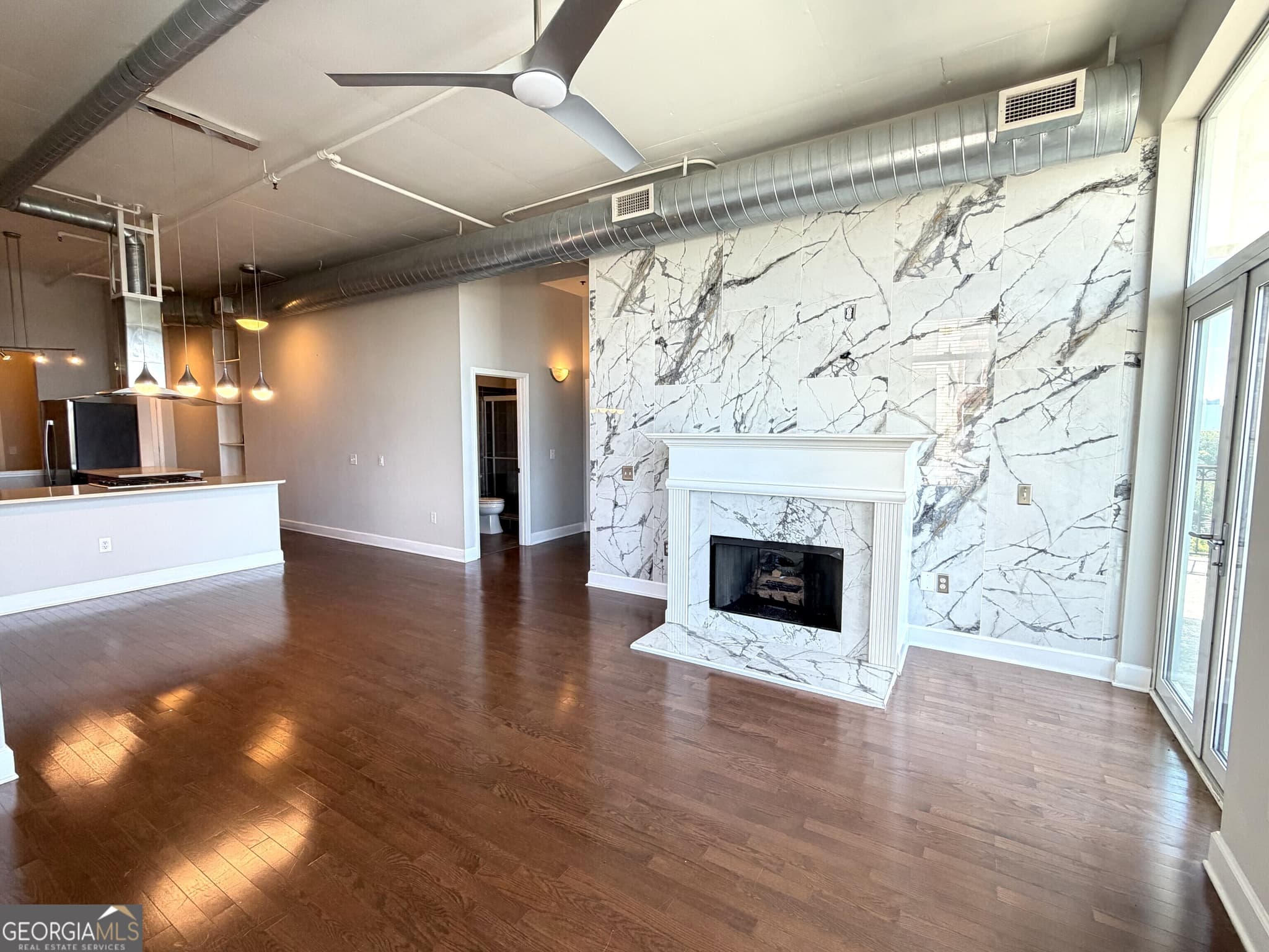2 bedroom, 2 bathroom, 1,270 sq ft condominium for sale at 3820 Roswell Road 902, Atlanta, GA 30342 — photo 4