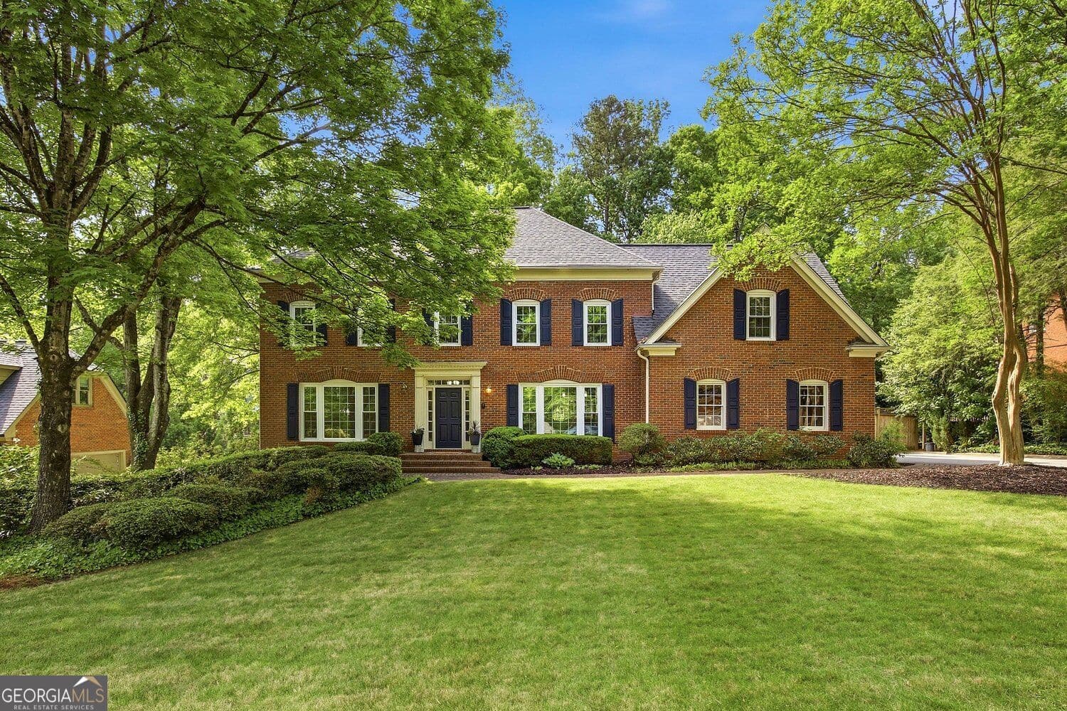 5 bedroom, 4.5 bathroom, 4,879 sq ft single family residence for sale at 7525 S Spalding Lake Drive, Sandy Springs, GA 30350 — photo 1 of 60