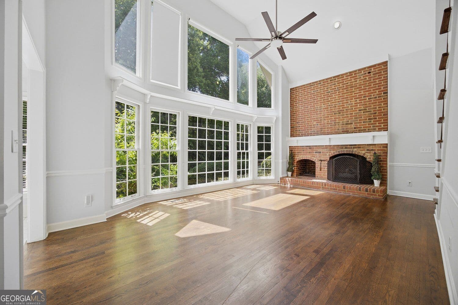 5 bedroom, 4.5 bathroom, 4,879 sq ft single family residence for sale at 7525 S Spalding Lake Drive, Sandy Springs, GA 30350 — photo 10