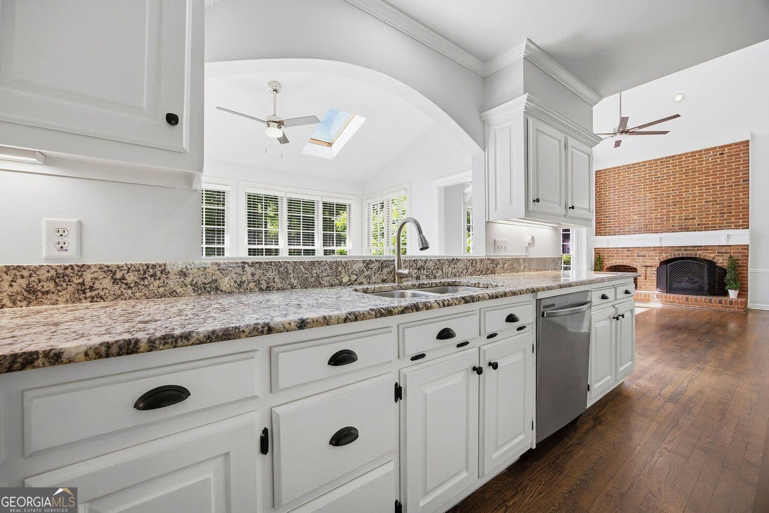 5 bedroom, 4.5 bathroom, 4,879 sq ft single family residence for sale at 7525 S Spalding Lake Drive, Sandy Springs, GA 30350 — photo 8