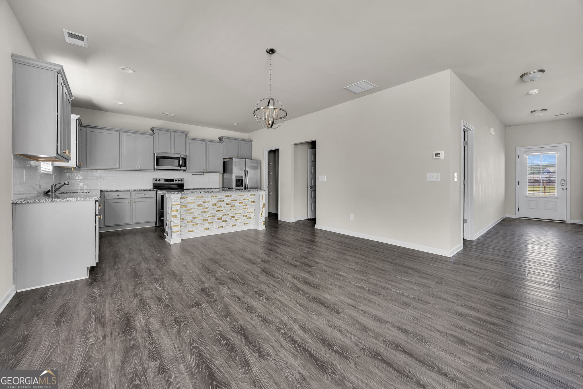 4 bedroom, 2.5 bathroom, 2,316 sq ft single family residence for sale at 235 Presidents Way, Forsyth, GA 31029 — photo 7