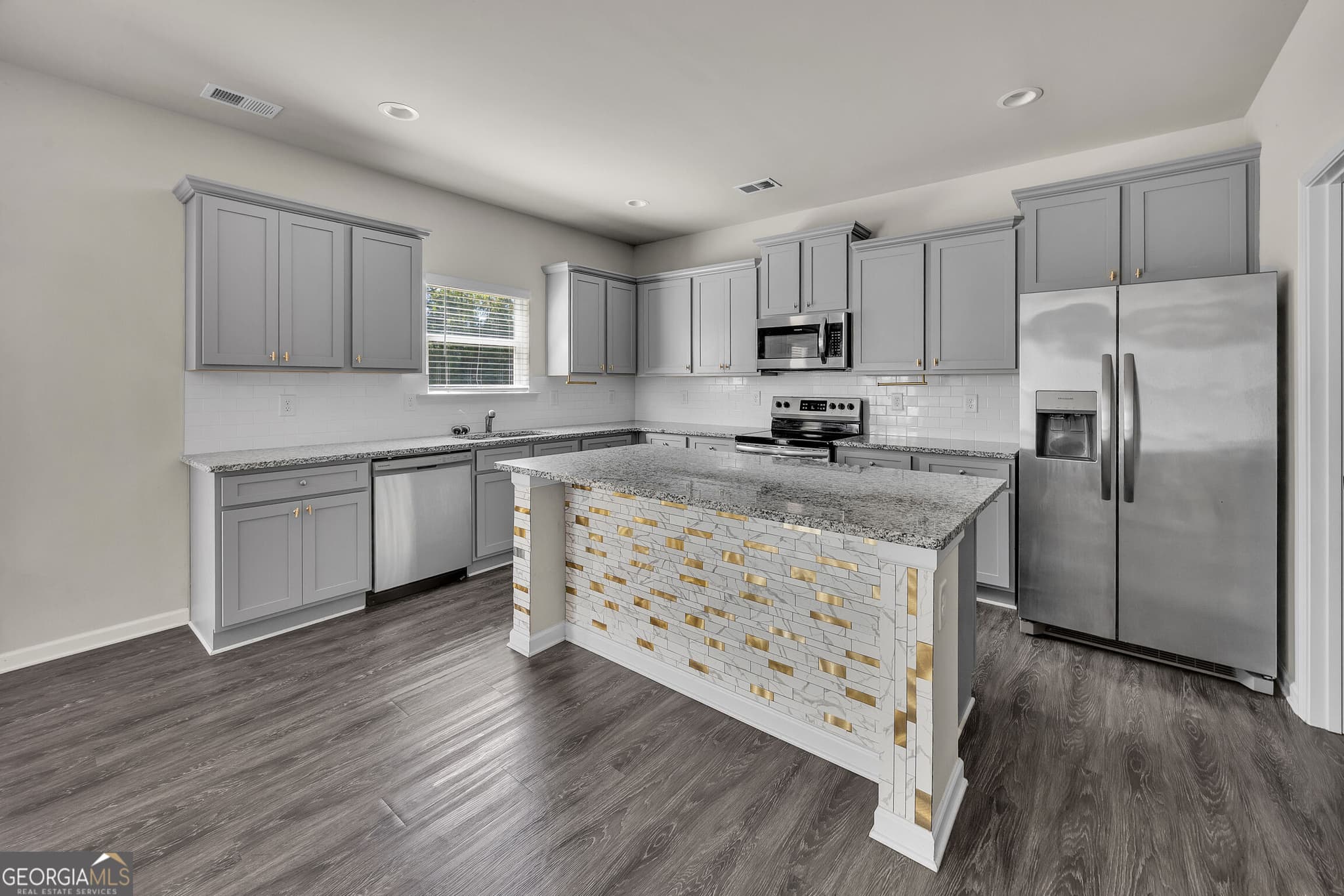 4 bedroom, 2.5 bathroom, 2,316 sq ft single family residence for sale at 235 Presidents Way, Forsyth, GA 31029 — photo 8