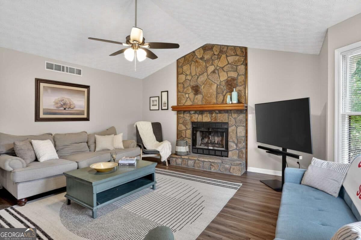 4 bedroom, 2 bathroom, 2,924 sq ft single family residence for rent at 2562 Kennesaw Spring Court, Kennesaw, GA 30144 for $2,400 a month — photo 5