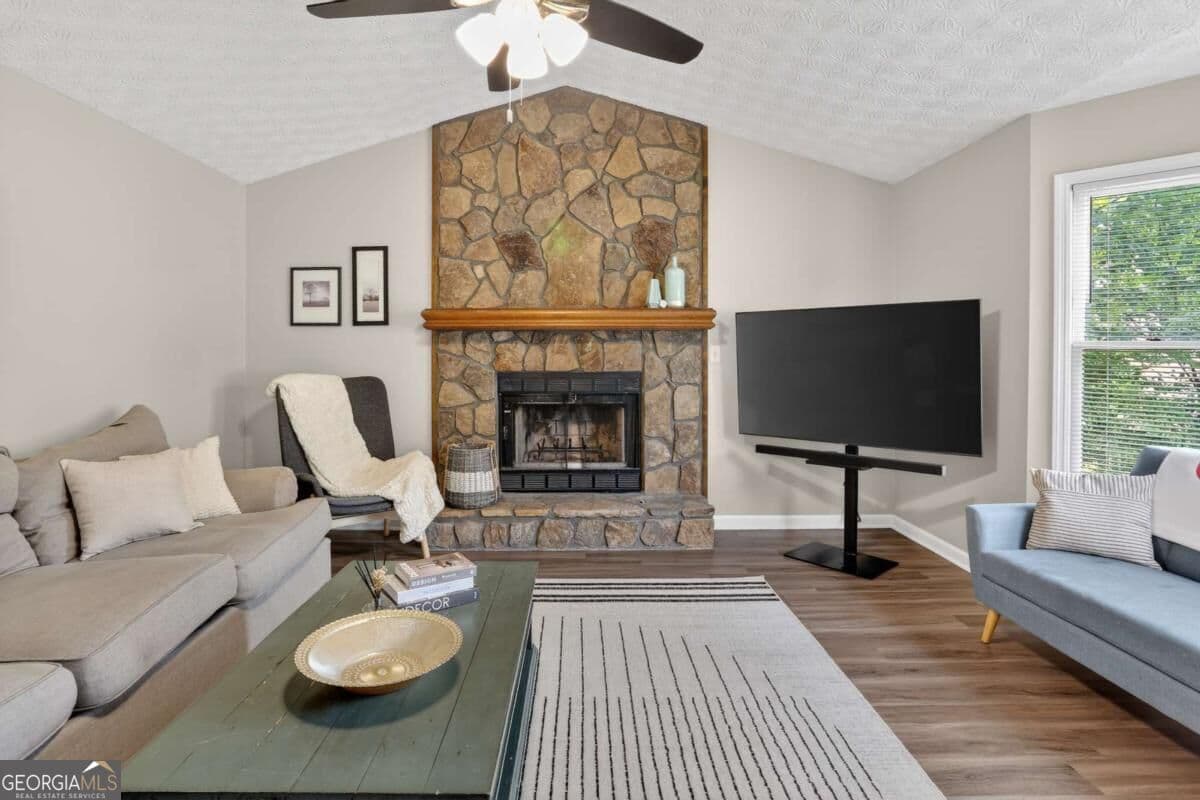 4 bedroom, 2 bathroom, 2,924 sq ft single family residence for rent at 2562 Kennesaw Spring Court, Kennesaw, GA 30144 for $2,400 a month — photo 4