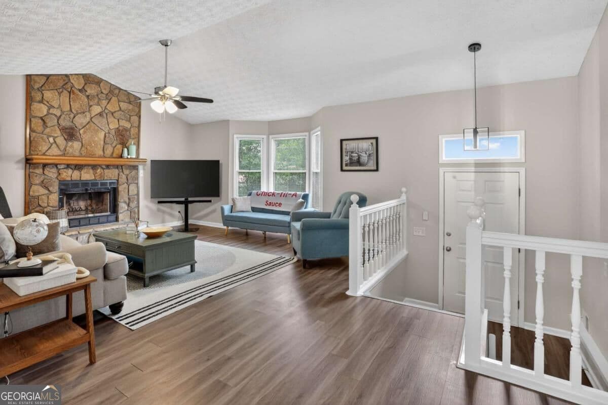 4 bedroom, 2 bathroom, 2,924 sq ft single family residence for rent at 2562 Kennesaw Spring Court, Kennesaw, GA 30144 for $2,400 a month — photo 8