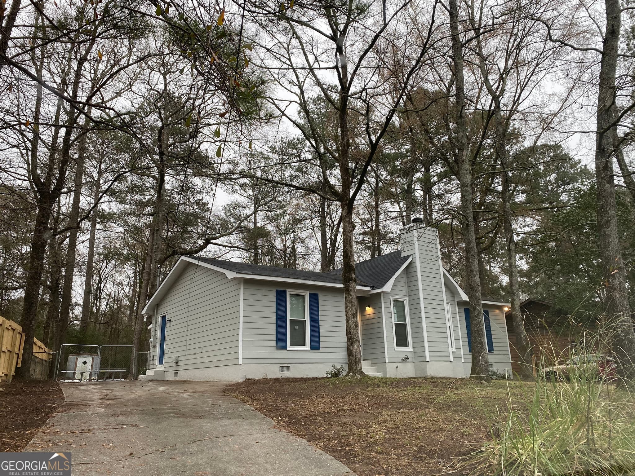 3 bedroom, 2 bathroom, 1,440 sq ft single family residence for sale at 260 Edgewater Drive, Macon, GA 31220 — photo 1 of 14