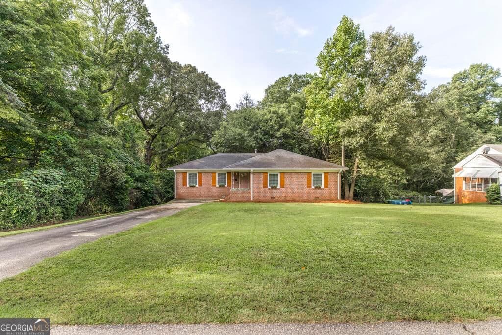 4 bedroom, 1.5 bathroom, 1,457 sq ft single family residence for sale at 460 Sunset Circle, Forsyth, GA 31029 — photo 2