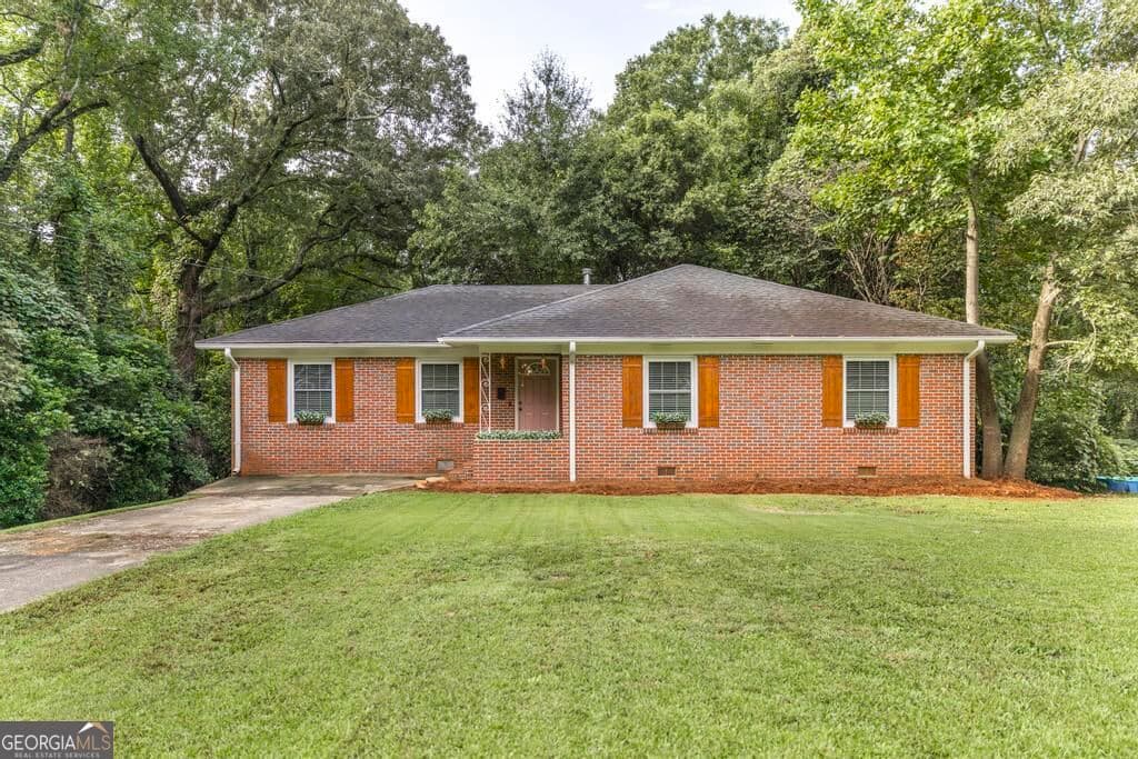 4 bedroom, 1.5 bathroom, 1,457 sq ft single family residence for sale at 460 Sunset Circle, Forsyth, GA 31029