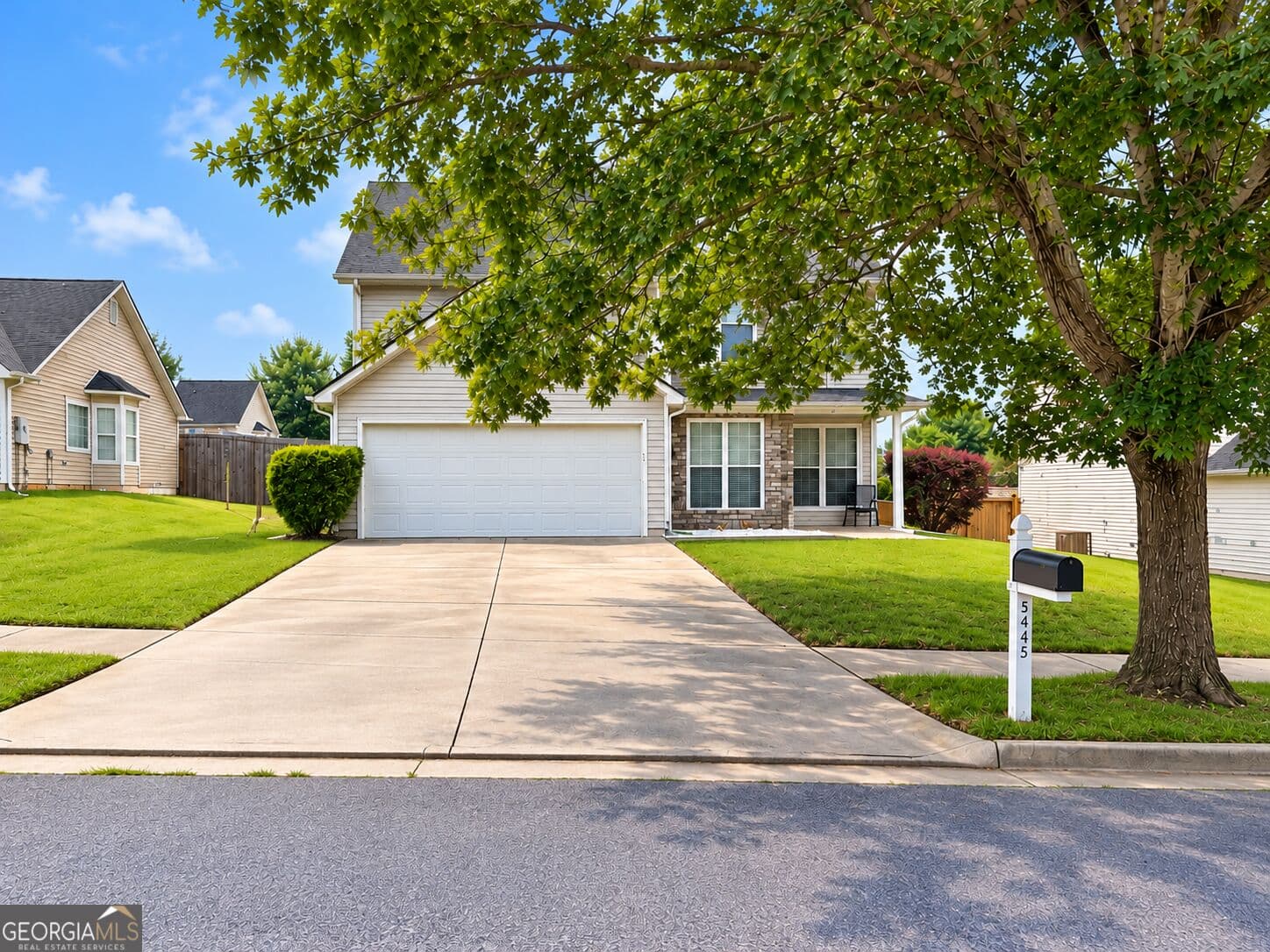 3 bedroom, 2.5 bathroom, 1,924 sq ft single family residence for rent at 5445 Hilltop Pass, Fairburn, GA 30213 for $2,095 a month — photo 1 of 15