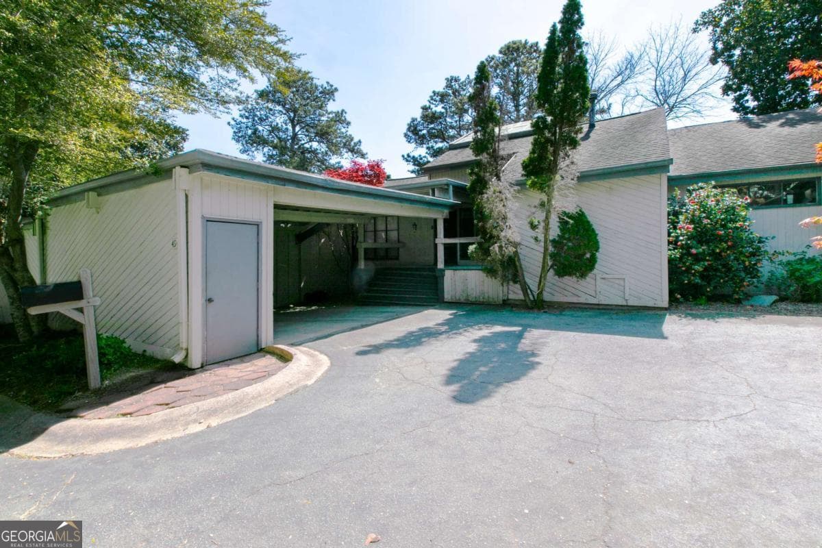 3 bedroom, 3 bathroom condominium sold at 4964 N Ellipse Drive, Marietta, GA 30068
