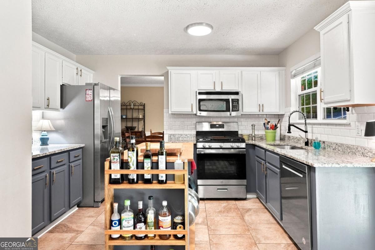 4 bedroom, 2.5 bathroom, 2,286 sq ft single family residence for sale at 1593 Woodmore Drive, Marietta, GA 30008 — photo 7