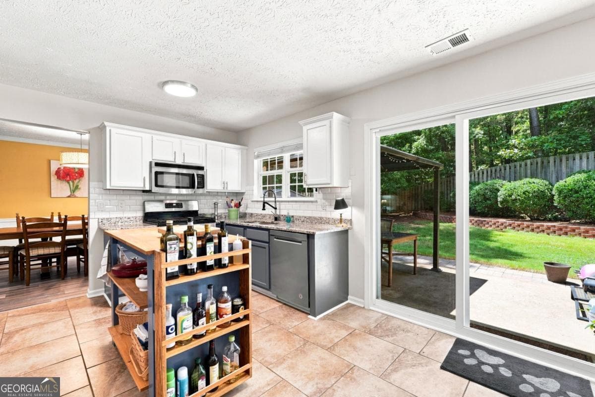 4 bedroom, 2.5 bathroom, 2,286 sq ft single family residence for sale at 1593 Woodmore Drive, Marietta, GA 30008 — photo 9