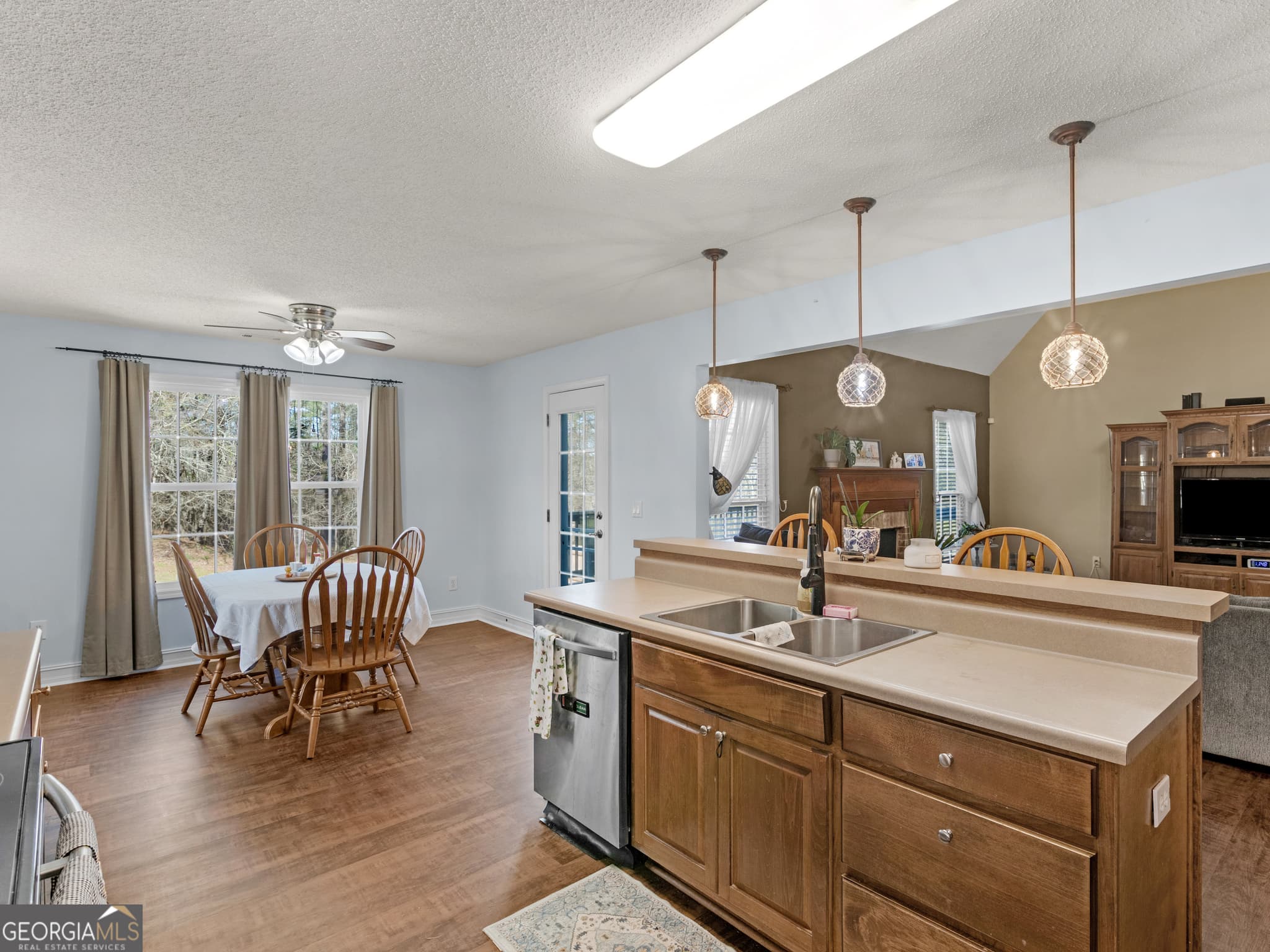 3 bedroom, 3 bathroom, 2,400 sq ft single family residence for sale at 2109 Post Oak Court, Mcdonough, GA 30252 — photo 7
