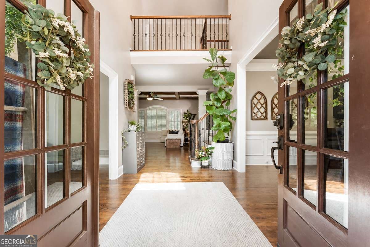 6 bedroom, 5.5 bathroom, 6,538 sq ft single family residence for sale at 914 Meadow Club Court, Suwanee, GA 30024 — photo 2