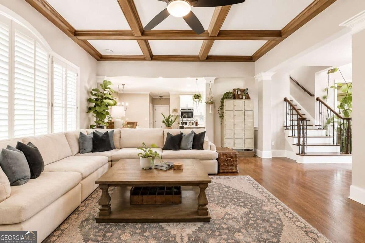 6 bedroom, 5.5 bathroom, 6,538 sq ft single family residence for sale at 914 Meadow Club Court, Suwanee, GA 30024 — photo 3