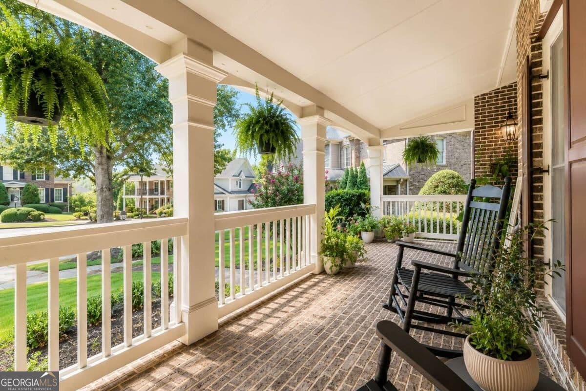 6 bedroom, 5.5 bathroom, 6,538 sq ft single family residence for sale at 914 Meadow Club Court, Suwanee, GA 30024 — photo 5