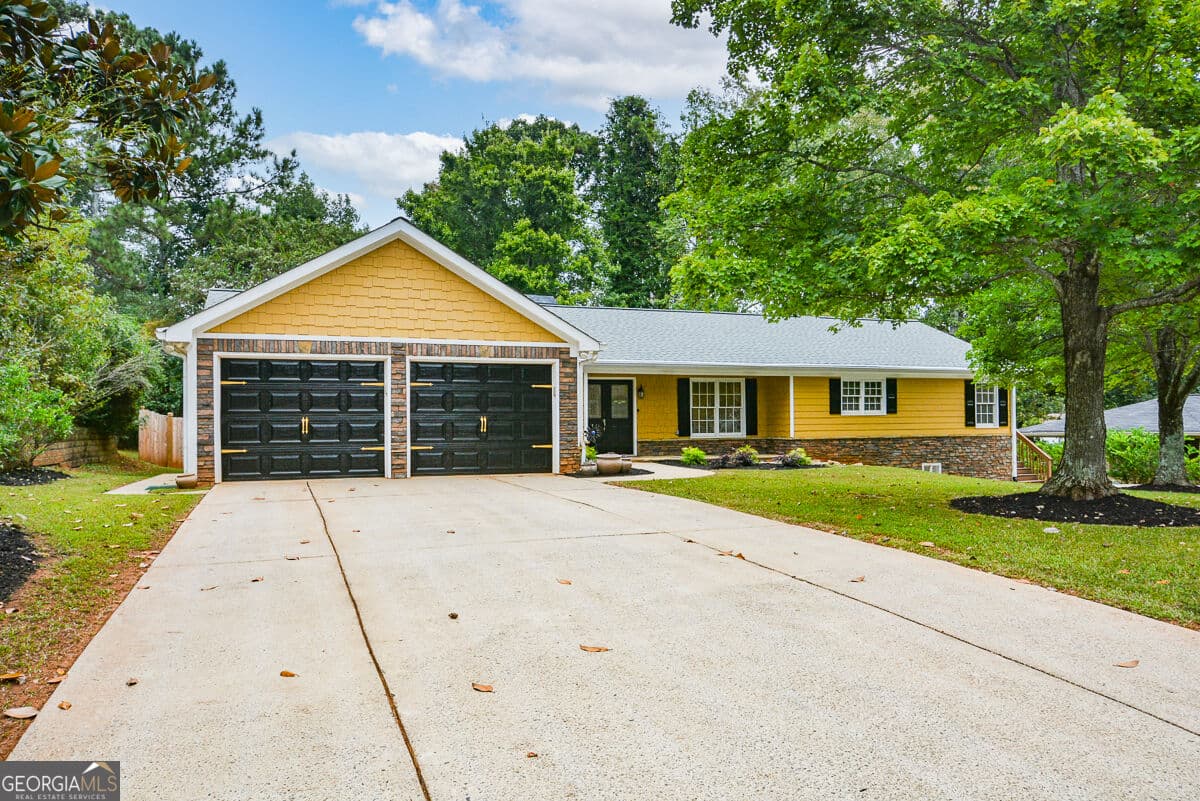 5 bedroom, 4.5 bathroom, 4,849 sq ft single family residence for sale at 2460 Due West Circle, Kennesaw, GA 30152 — photo 6