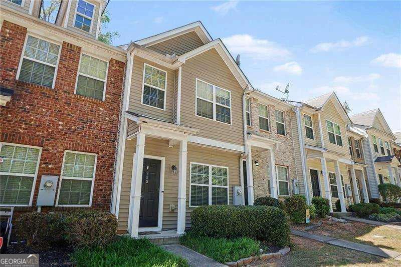 2 bedroom, 2.5 bathroom, 1,418 sq ft townhouse for sale at 388 Berckman Drive, Lilburn, GA 30047 — photo 2