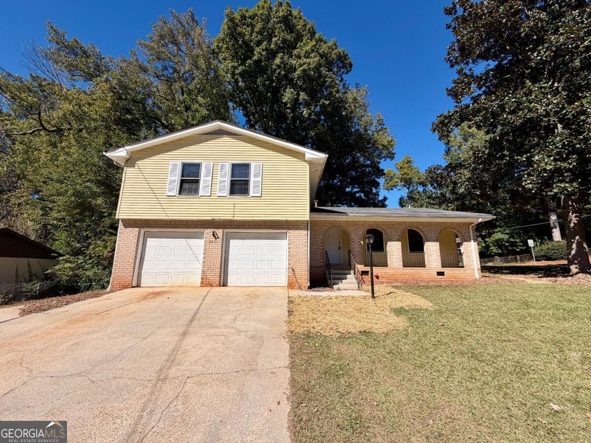 4 bedroom, 2.5 bathroom, 2,100 sq ft single family residence for rent at 2271 Emerald Springs Drive, Decatur, GA 30035 for $1,796 a month — photo 1 of 21