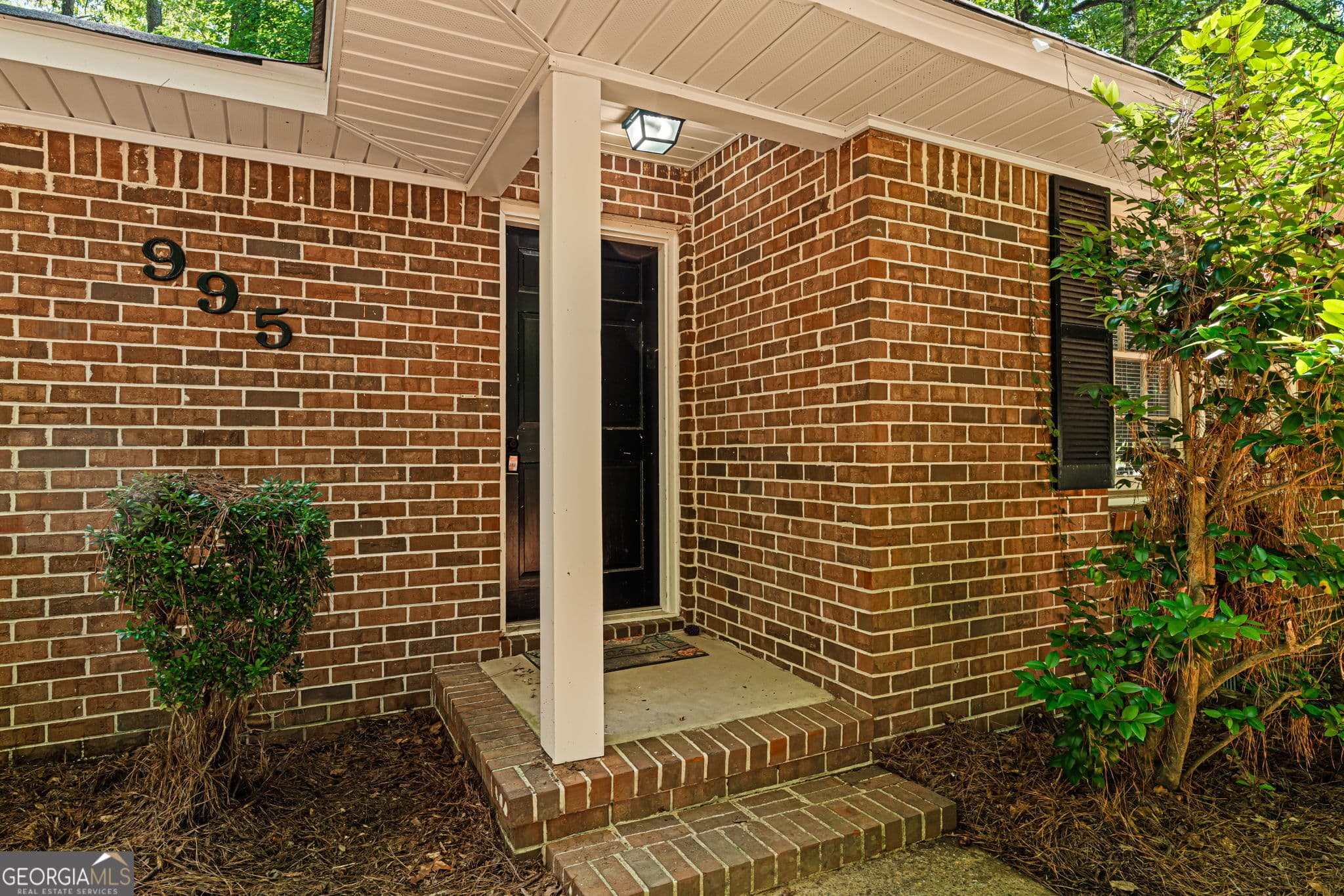 3 bedroom, 2 bathroom, 1,584 sq ft single family residence for sale at 995 Roundtable Lane, Macon, GA 31220 — photo 2
